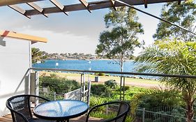 Majestic Oasis Apartments